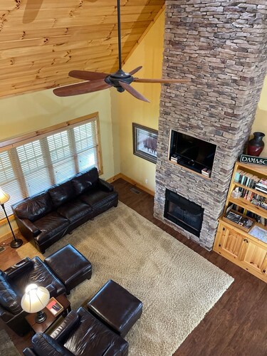 Cozy retreat in Damascus on the AT and Creeper Trail. Pet Friendly!