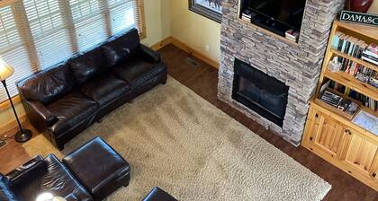 Cozy retreat in Damascus on the AT and Creeper Trail. Pet Friendly!