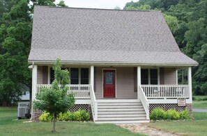 Exterior - Cozy retreat in Damascus on the AT and Creeper Trail. Pet Friendly! (Damascus)
