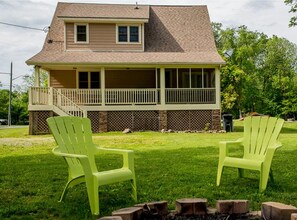 Property grounds - Cozy retreat in Damascus on the AT and Creeper Trail. Pet Friendly! (Damascus)