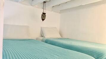 3 bedrooms, in-room safe, desk, iron/ironing board