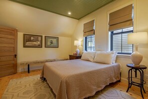 2 bedrooms, desk, iron/ironing board, travel crib