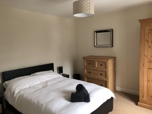 2 bedrooms, iron/ironing board, travel cot, WiFi - Apartment gem in Harrogate, gateway to The Dales. Pet-friendly! (Harrogate)