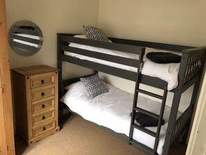 2 bedrooms, iron/ironing board, travel crib, WiFi - Apartment gem in Harrogate, gateway to The Dales. Pet-friendly! (Harrogate)