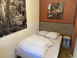 2 habitaciones, tabla de planchar con plancha, wifi y ropa de cama 