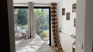 2 slaapkamers, een strijkplank/strijkijzer, wifi, beddengoed