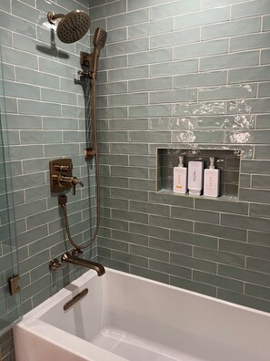 Eco-friendly toiletries, hair dryer, bidet, towels - The Buddha House - Luxurious North Boulder Retreat (Boulder)