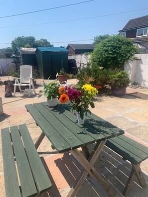 Terrace/patio - Cozy Coastal Apartment in Kilgetty With Views (Kilgetty)