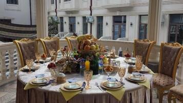 Ilmainen päivittäinen buffetaamiainen