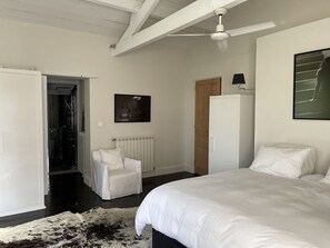 4 Schlafzimmer, Bügeleisen/Bügelbrett, WLAN, Bettwäsche