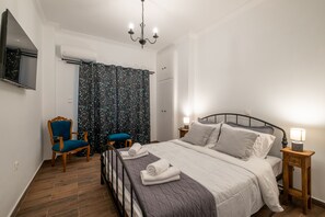 1 bedroom, desk, iron/ironing board, free WiFi - Luxurious and Stylish Athenian Apartment in the heart of the city (Athina)
