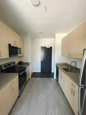 Kühlschrank, Mikrowelle, Ofen, Herdplatte