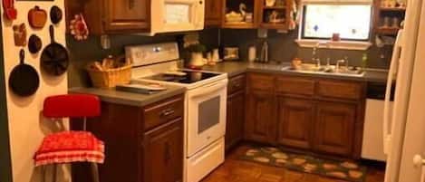 Refrigerador, microondas, horno, placa de cocina
