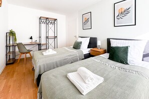 2 室のベッドルーム、アイロン / アイロン台、WiFi、ベッドシーツ