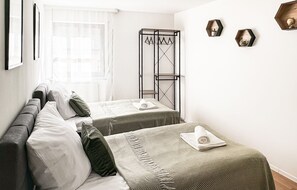 2 bedrooms, iron/ironing board, WiFi, bed sheets - A-citynetflixboxbetten -sofainnenstadtparkmöglichkeitenvollausstattungneu! (Augsburg)