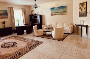 Smart-tv, eldstad, kontor och printers