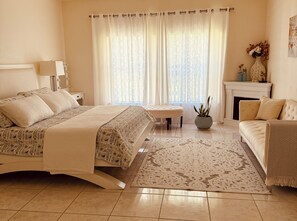 1 bedroom, desk, iron/ironing board, free WiFi - Large Master Bedroom and Living Room near the beach! (Palm Coast)