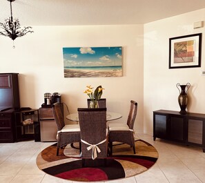 Dining - Large Master Bedroom and Living Room near the beach! (Palm Coast)