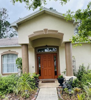 Exterior detail - Large Master Bedroom and Living Room near the beach! (Palm Coast)