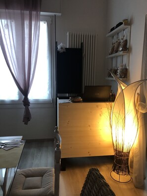 Flatskjerm-TV og printere