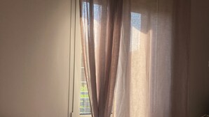 Room - R&B MiDora  (Modena)