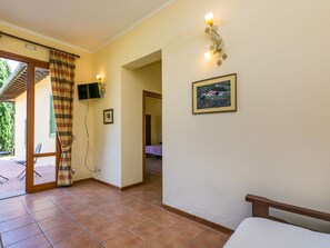 1 bedroom, travel cot, free WiFi