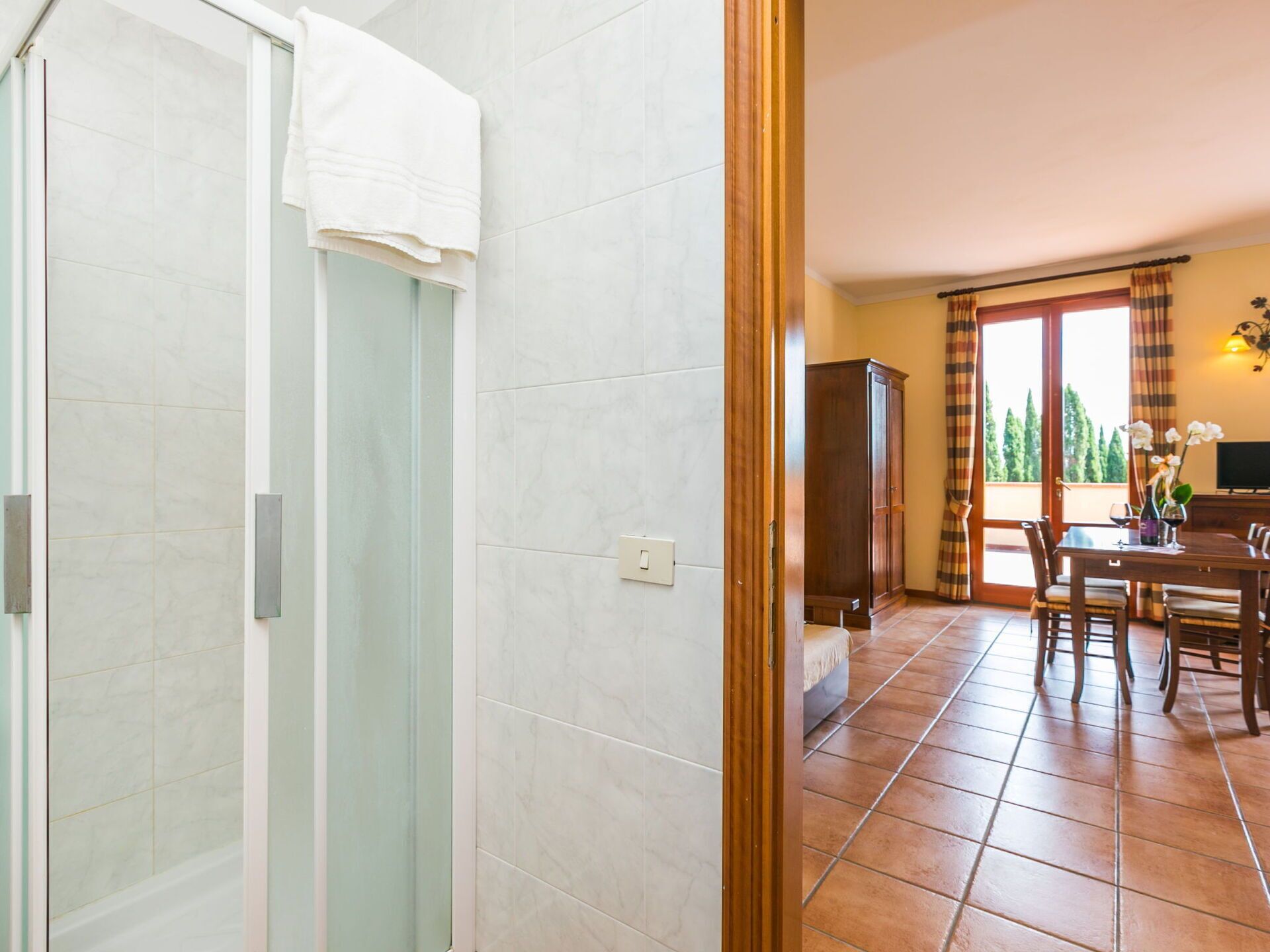 المنشأة من الداخل