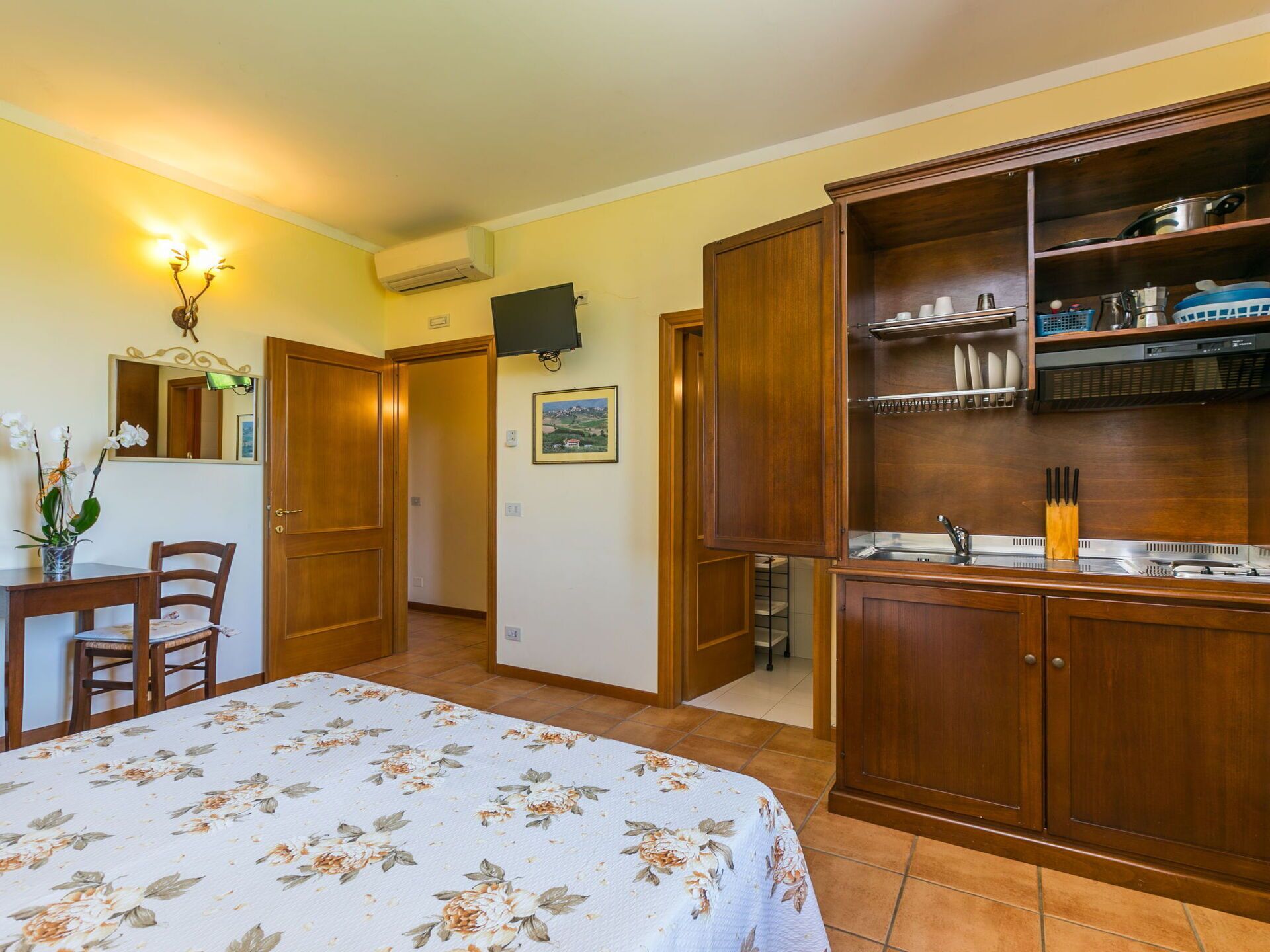 1 bedroom, travel cot, free WiFi