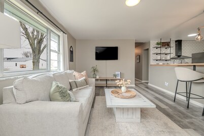 NEW! Cozy Ranch/ Sleeps 8/ 5 Mins to Grand Pk/ Just Mins to Downtown Westfield!