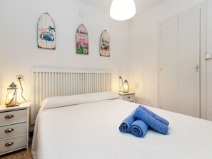 1 bedroom, iron/ironing board, travel cot, free WiFi - Nice apartment for 4 guests with WIFI, pool, A/C, TV and terrace (Salou)