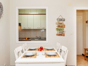 Dining - Nice apartment for 4 guests with WIFI, pool, A/C, TV and terrace (Salou)