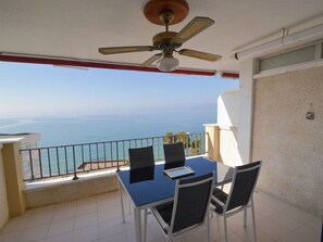 Outdoor dining - Beautiful apartment for 4 guests with A/C, WIFI, TV and terrace (Salou)