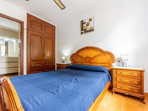 4 makuuhuonetta, silitysrauta/-lauta, vauvan matkasänky, ilmainen Wi-Fi