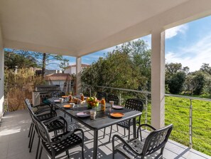 Outdoor dining - Wonderful private villa for 8 people with WIFI, A/C, private pool, TV and terrace (Fautea)