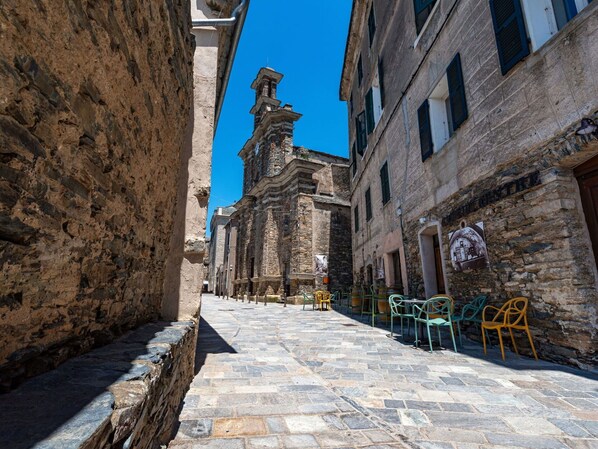 Outdoor dining - Beautiful private villa for 8 people with A/C, WIFI, patio and panoramic view (Penta-di-casinca)