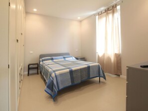 2 soverom, reiseseng for barn, wi-fi (inkludert) og sengetøy