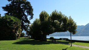 Property grounds - Cosy apartment for 4 guests with A/C, WIFI, TV, terrace and pets allowed (Mezzegra)