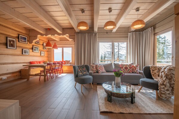 Comfort Apartment | Living room | 40-inch flat-screen TV with satellite channels