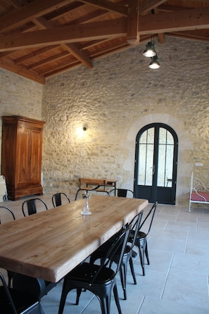 Dining - La Maison Bois Carré Idéale Pour des Vacances en Famille ou Entre Amis ! (Saint-Yzans-de-Médoc)