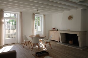 Interior - La Maison Bois Carré Idéale Pour des Vacances en Famille ou Entre Amis ! (Saint-Yzans-de-Médoc)
