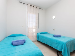 2 bedrooms, iron/ironing board, travel cot, free WiFi