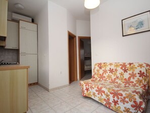 Interior - Cosy apartment for 4 guests with WIFI, A/C, TV, patio and pets allowed (Rosolina)
