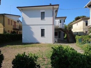 Exterior - Cosy apartment for 4 guests with WIFI, A/C, TV, patio and pets allowed (Rosolina)