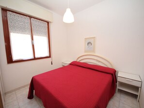 2 bedrooms, travel crib, WiFi, bed sheets - Cosy apartment for 4 guests with WIFI, A/C, TV, patio and pets allowed (Rosolina)