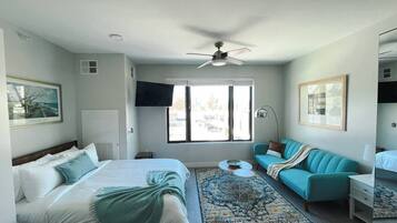 Bureau, fer et planche à repasser, Wi-Fi gratuit, draps fournis