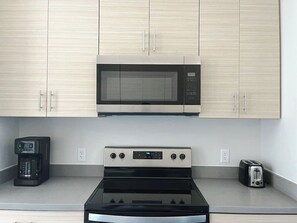 Fridge, microwave, oven, stovetop - Sleepover | Upscale Studio and Gym - Des Moines (Des Moines)