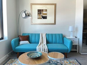 Smart TV - Sleepover | Upscale Studio and Gym - Des Moines (Des Moines)