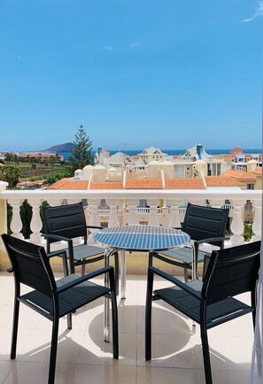 Outdoor dining - Ocean & Golf Vista Retreat (SN MIGUEL DE ABONA)