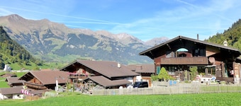 Beautiful apartment for 4 people with WIFI, TV, balcony, pets allowed, panoramic view and parking