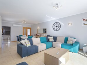 TV - Stunning private villa for 8 people with WIFI, private pool, A/C, TV, terrace and panoramic view (Albufeira)